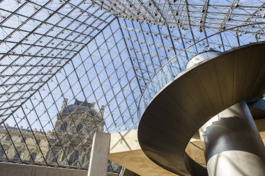 merdiven Piramit, Louvre, Paris, Fransa