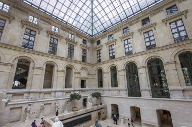 Puget Meydanı, Louvre, Paris, Fransa