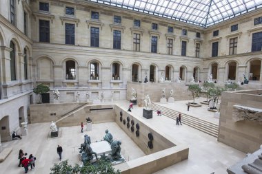 Puget Meydanı, Louvre, Paris, Fransa