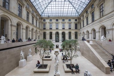 Puget Meydanı, Louvre, Paris, Fransa