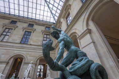 Puget Meydanı, Louvre, Paris, Fransa