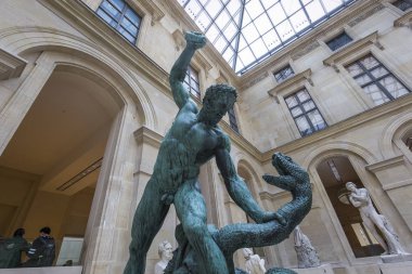 Puget Meydanı, Louvre, Paris, Fransa