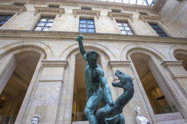 Puget Meydanı, Louvre, Paris, Fransa