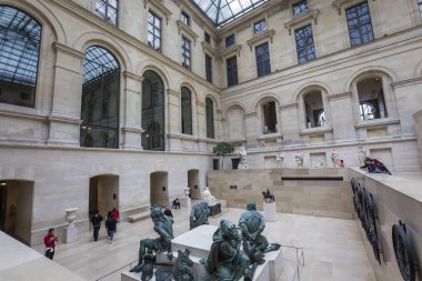 Puget Meydanı, Louvre, Paris, Fransa