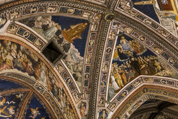 Podrobnosti o battistero di san Giovanni, Siena, Itálie — Stock fotografie