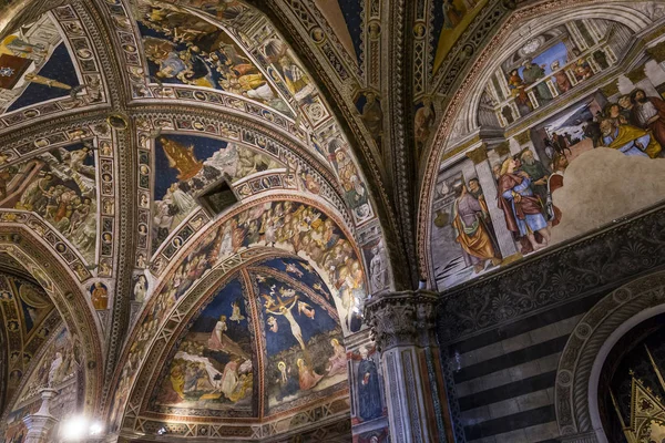 Dettagli del battistero di san Giovanni, Siena, Italia — Foto Stock