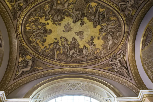 Великие галереи, Лувр, Париж, Франция — стоковое фото