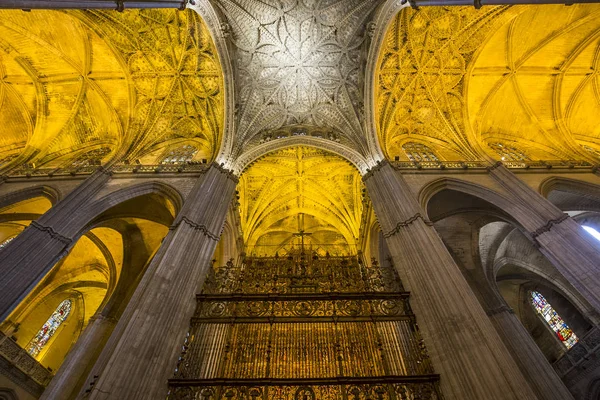 Interiores de la catedral de Sevilla, Sevilla, Andalucía, España —  Fotos de Stock