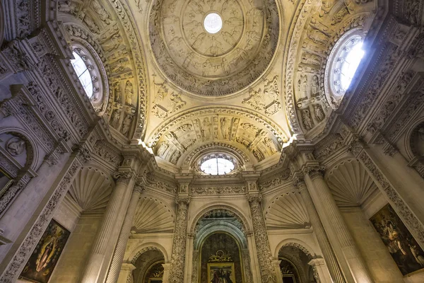 セビリア大聖堂、セビリア、アンダルシア、スペインのインテリア — ストック写真