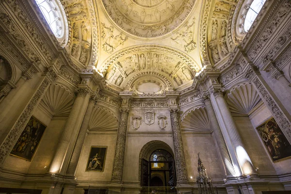 Interiores de la catedral de Sevilla, Sevilla, Andalucía, España — Foto de Stock