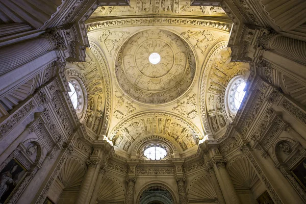 Interiores de la catedral de Sevilla, Sevilla, Andalucía, España — Foto de Stock