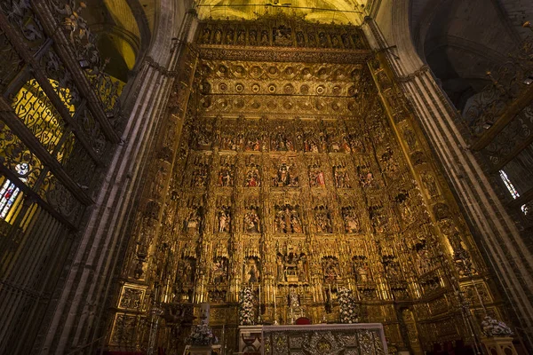 Retablo mayor inf Catedral de Sevilla, Sevilla, Andalucía, España —  Fotos de Stock