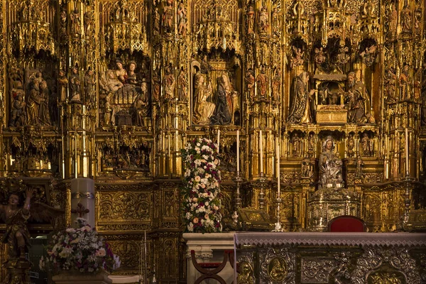 Retablo mayor inf Catedral de Sevilla, Sevilla, Andalucía, España — Foto de Stock
