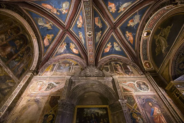 Interiéry a podrobnosti o Palazzo Pubblico, Siena, Itálie — Stock fotografie