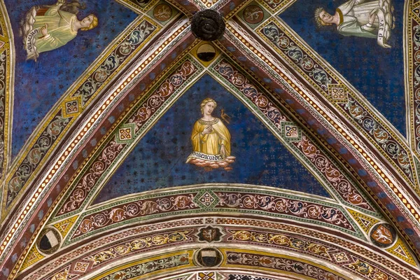 Innvendige og utførlige opplysninger om Palazzo Pubblico, Siena, Italia – stockfoto