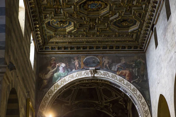 Interieurs en details van Volterra cathedral, Volterra, Italië — Stockfoto
