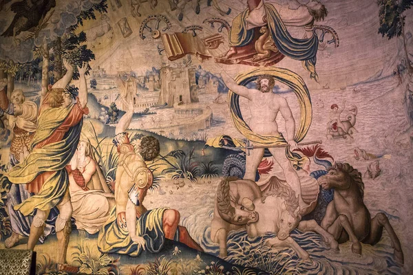 Mittelalterlicher Wandteppich in der Burg von Ecouen, Ecouen, Frankreich — Stockfoto