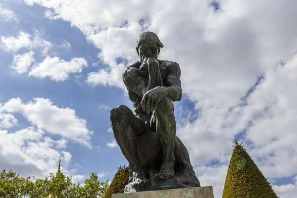 I trädgårdarna i de Rodin musem, Paris, Frankrike — Stockfoto