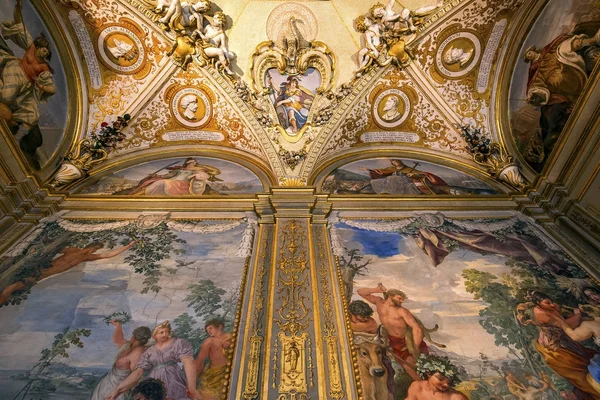 Interiores de Palazzo Pitti, Florencia, Italia — Foto de Stock