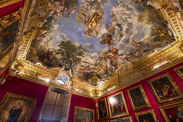 Interni di Palazzo Pitti, Firenze, Italia — Foto Stock