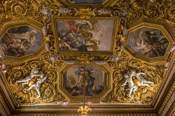 Интерьеры Palazzo Pitti, Флоренция, Италия — стоковое фото