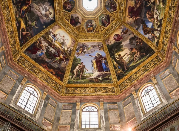 Intérieurs de la chapelle des Médicis, Florence, Italie — Photo