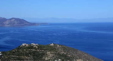 Köy ve sahil şeridi Agios Kyprianos, magne, Peloponnese, Yunanistan 