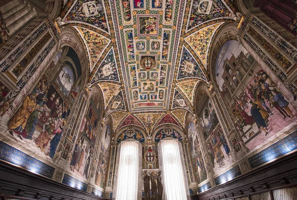 Siena Itálie Června 2016 Architektonické Detais Piccolominiho Knihovně Siena Cathedral — Stock fotografie