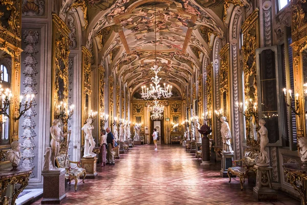 Roma, İtalya, 14 Haziran 2015: iç ve mimari detaylarını Doria Pamphilj Gallery, 14 Haziran 2015, Roma, İtalya