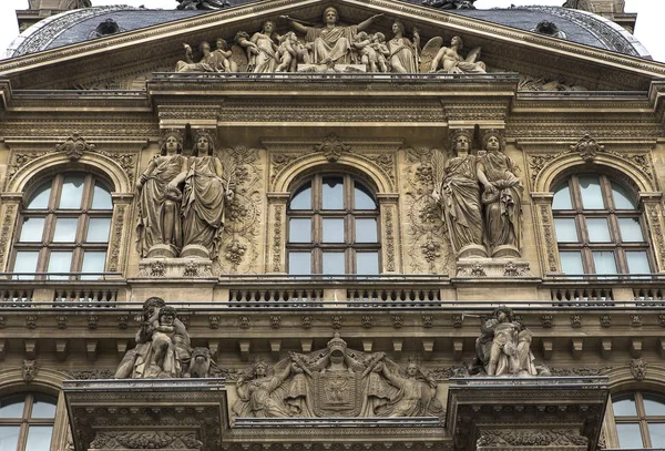 Paříž Francie Dubna 2017 Architektonické Exteriéry Podrobnosti Muzea Louvre Dubna — Stock fotografie