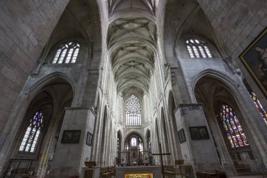 Beauvais, Fransa, 15 Nisan 2017: iç mekanlar ve mimari detaylar Saint Etienne Katedrali, 15 Nisan 2017, Beauvais, Fransa