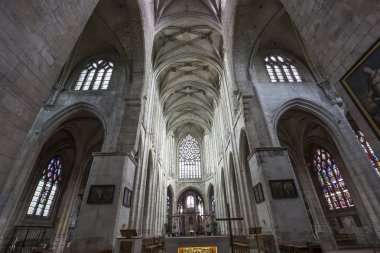 Beauvais, Fransa, 15 Nisan 2017: iç mekanlar ve mimari detaylar Saint Etienne Katedrali, 15 Nisan 2017, Beauvais, Fransa