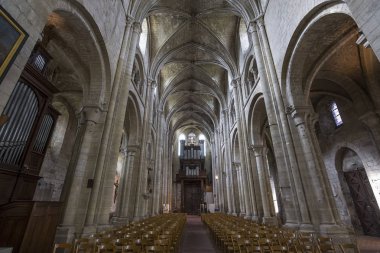 Beauvais, Fransa, 15 Nisan 2017: iç mekanlar ve mimari detaylar Saint Etienne Katedrali, 15 Nisan 2017, Beauvais, Fransa