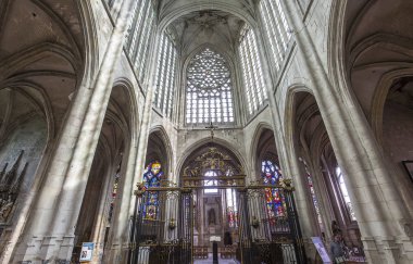 Beauvais, Fransa, 15 Nisan 2017: iç mekanlar ve mimari detaylar Saint Etienne Katedrali, 15 Nisan 2017, Beauvais, Fransa