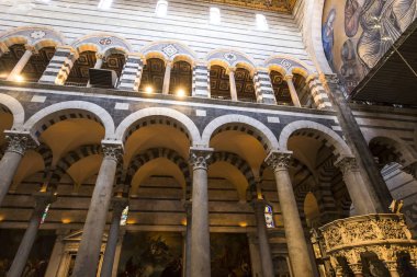 Pisa, İtalya, 06 Haziran 2016: iç mekanlar ve mimari detaylar Pisa Katedrali, 06 Haziran 2016 Pisa, İtalya
