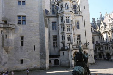 Pierrefonds, Fransa, 13 Ağustos 2016: dış ve içinde Pierrefonds, Oise, Fransa chateau de Pierrefonds, 15 Ağustos, 2016 mimari detaylar