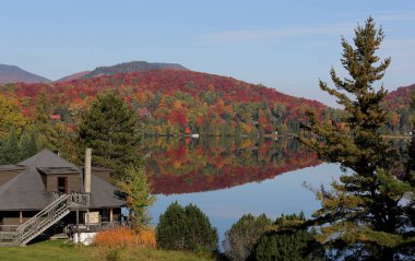 Mont-Tremblant, Kanada, 07 Ekim 2016 : Lac-Superieur, in Laurentides, Mont-tremblant, Quebec, Kanada, 02 Ekim 2016 Mont-tremblant, Quebec, Kanada
