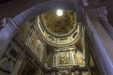 Lucca, İtalya, 04 Haziran 2016: iç mekanlar ve mimari detaylar san Frediano bazilika, 04 Haziran 2016 Lucca, Toskana, İtalya