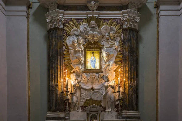 意大利卢卡 2016年6月04日 Frediano 大教堂的内部和建筑细节 2016年6月04日在卢卡 托斯卡纳 意大利 — 图库照片
