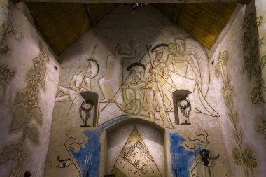 Milly La Foret, Fransa, 20 Ağustos 2016: iç mekanlar ve freskleri tarafından Jean Cocteau, Şapel Saint Blaise des Simples, Ağustos 20, 2016 yılında Milly la Foret, Fransa