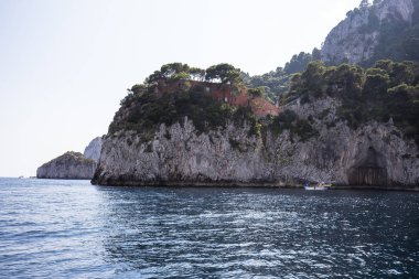 bir manzaralı Villa Malaparte ve kayalıklarla, Capri, İtalya