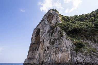 Capri Adası, kayalıklarla görüntülemek denizden, Capri, İtalya