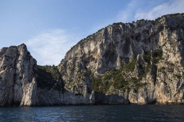 Capri Adası, kayalıklarla görüntülemek denizden, Capri, İtalya