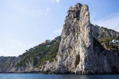 Capri Adası, kayalıklarla görüntülemek denizden, Capri, İtalya
