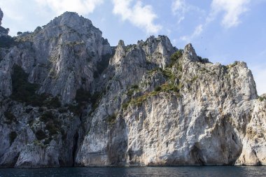 Capri Adası, kayalıklarla görüntülemek denizden, Capri, İtalya