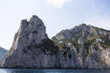 Capri Adası, kayalıklarla görüntülemek denizden, Capri, İtalya