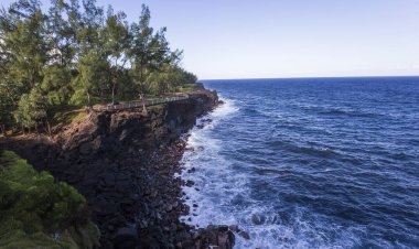 Kapak mechant kıyı şeridi, La Reunion Adası, Fransa