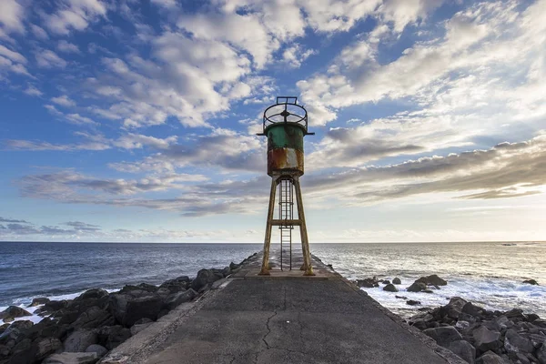 Molo e faro a Saint-Pierre, isola di La Reunion — Foto Stock