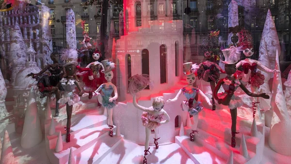 Decorações de Natal na loja Le Printemps, Paris, França — Fotografia de Stock