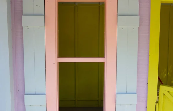 Casa de madera de colores en Nápoles, Florida — Foto de Stock